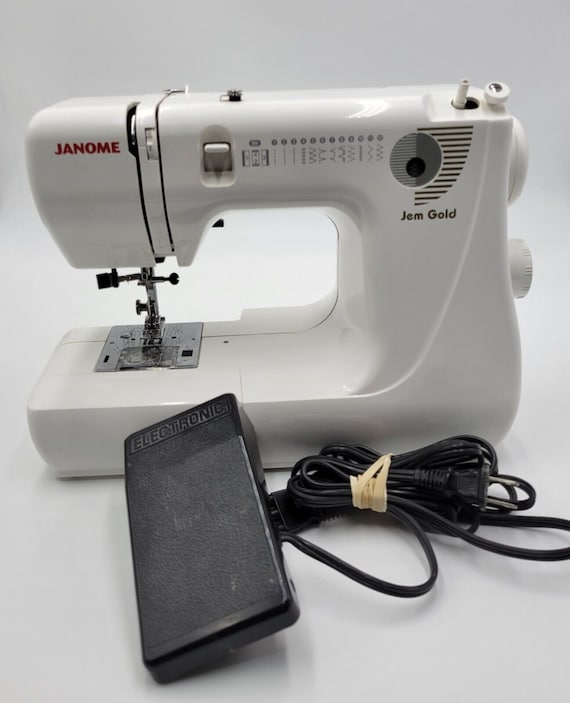 Janome Jem Gold 660 Sewing Machine Includes Exclusive Bonus