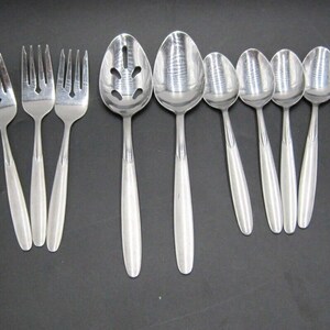Couverts en acier inoxydable 16 pièces avec portion Cambridge Crescent