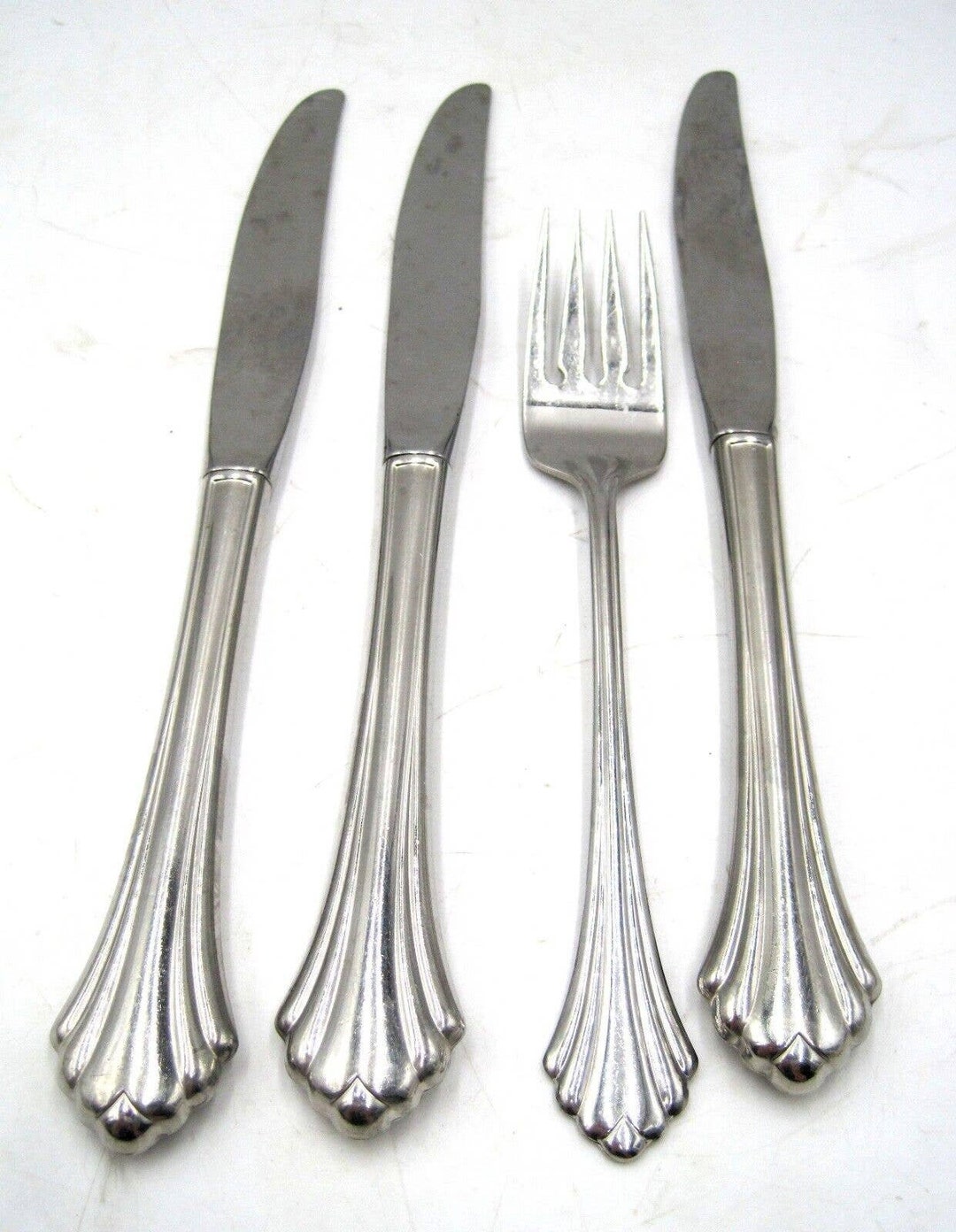 thumbnail image 2 of Bancroft By Oneida Stainless Steel Flatware Place Settings - Knife, Fork, Spoon (Used) 2 of 5