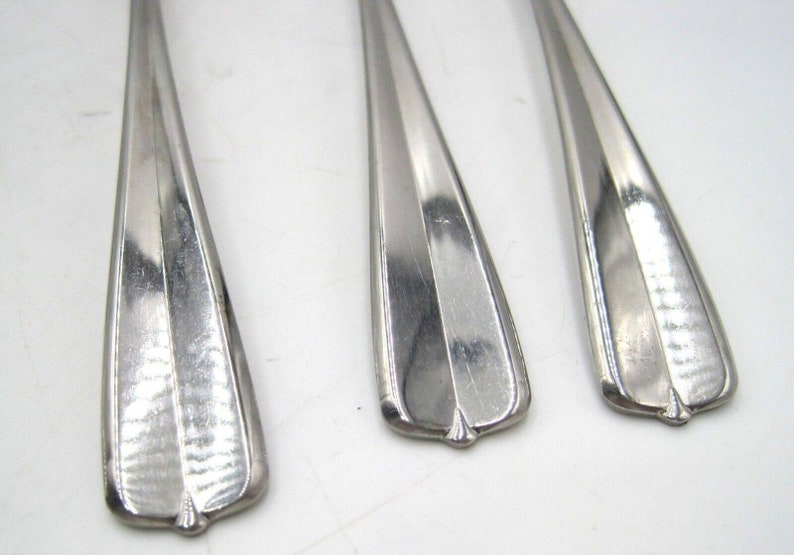ONEIDA Chandler Glossy Stainless Flatware – 18/10 Thick Handle, Curved Tip – Choice (Used)