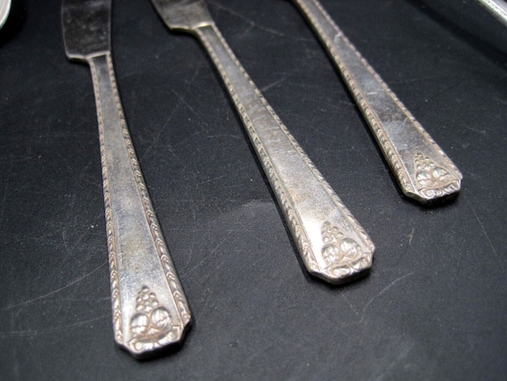 19 Pieces Oneida BORDEAUX Prestige Silver Plate 1945 Silverware