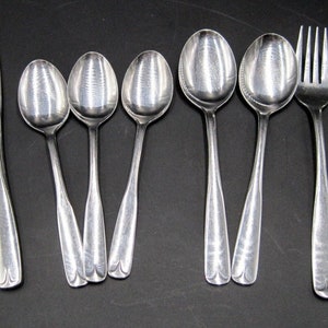 9 Pieces Oneida Northland Stainless Flatware VILLAGE COMMON