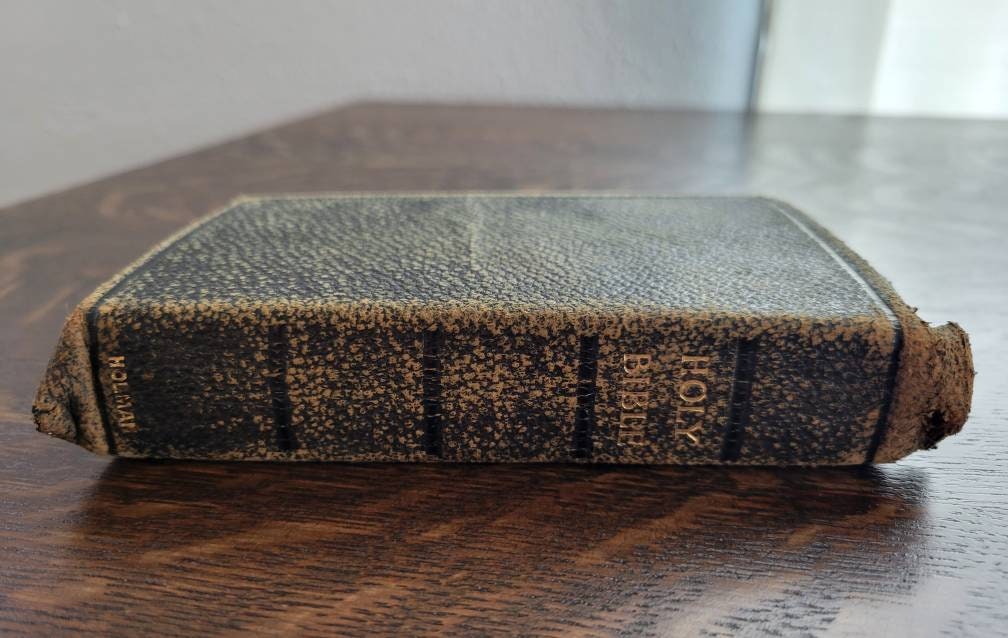 Antique A.J. Holman Pocket Bible 1015 Pages Old and New Testament