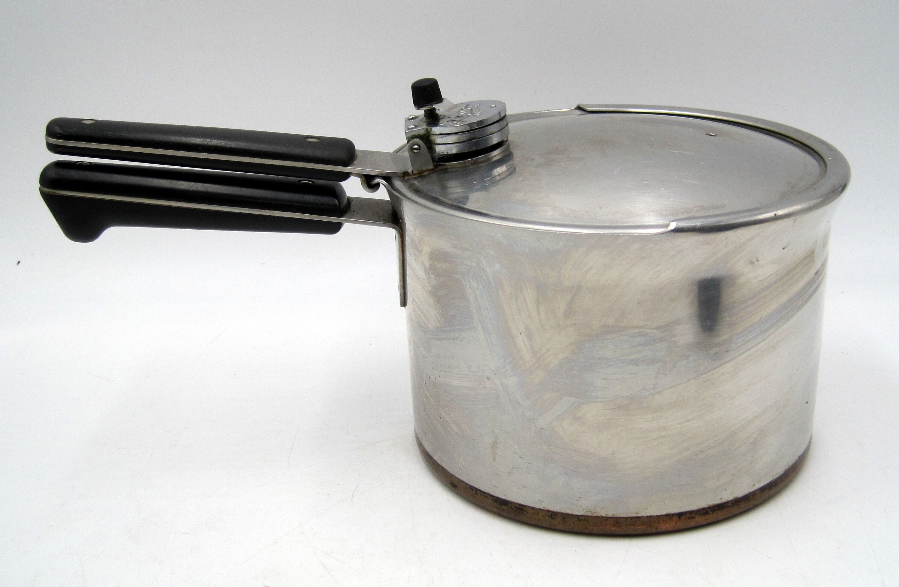 Pressure cooker with copper bottom deals