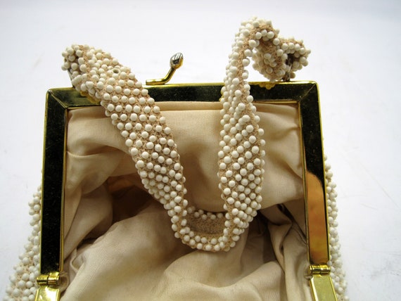 Vintage Beaded Cream Purse with Gold Hardware Kis… - image 4