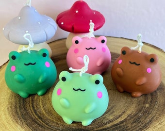 Smiley Frog candle, chubby frog candle, cottagecore decor, fairycore, frog lover, indie decor, desk decor, frog and toad, aesthetic gift