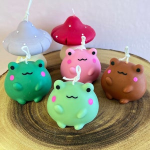Smiley Frog candle, chubby frog candle, cottagecore decor, fairycore, frog lover, indie decor, desk decor, frog and toad, aesthetic gift
