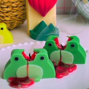 Frog candle, stocking stuffers, downtown decor, frog decor, aesthetic candle, frog girl, indie kids, frog gifts, desk decor, frog and toad image 8