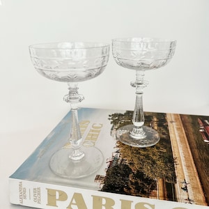 Coupes Crystal Champagne Glasses Stemmed Tall Cocktail Glassware Embossed Fancy Barware Martini Glasses Mid Century Drinkware Cut Crystal