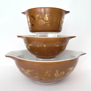 Vintage Pyrex Glass Mixing Bowls: Early American Brown and Gold colors. Set, Cinderella Pattern.