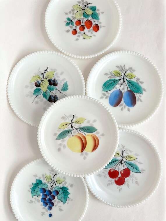 Vintage Hand Painted Decorative Fruit Dessert Plates Vintage Hand Painted Decorative Fruit Dessert Plates
