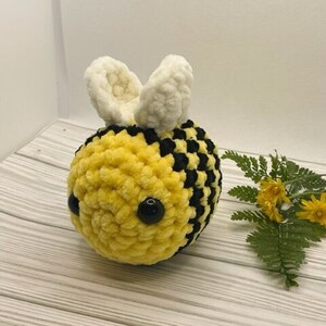Handmade Crochet Bee, Crochet Plushie, Amigurumi Bee