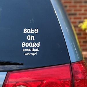 Baby On Board Back That Ass Up Naklejka winylowa na zamówienie, Naklejka na samochód, Zabawna naklejka na zderzak, Dla mamy, Dla taty, Dla rodziców, Dla niej, Słodka naklejka na samochód