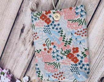 Floral Embroidered Kindle sleeve,Kindle Cover,Kindle Paperwhite Case,Kindle Oasis Cover,Padded Kindle Pouch, Book Lover Gift, Mother's Gifts