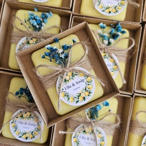Saponetta a tema limone / Bomboniere per matrimoni, baby shower o eventi estivi / Etichetta personalizzata / Fiori vivi / 1,75 oz