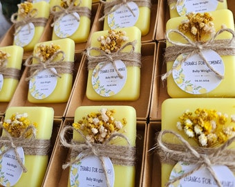 Cadeaux de fête Citrus Bloom | Savons artisanaux sur le thème du citron | Étiquettes personnalisées | Fleurs vivantes | Cadeau de douche au citron | 1,75 oz