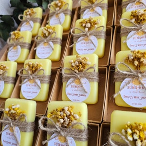 Saponette Sunshine Bloom / Fatte a mano con fiori veri e corda di juta / Etichette personalizzate / Bomboniere per baby shower per gli ospiti all'ingrosso / 1,75 once