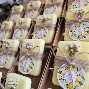 Bomboniere con sapone al limone / Bomboniere per gli ospiti a tema limone / Etichette personalizzate per baby shower, comunioni, eventi nuziali / Fiori vivi / 1,75 oz