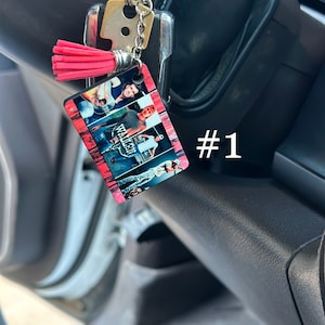 Morgan Wallen keychain, photo keychain, western keychain, country music keychain, car accessories, tassel color may vary