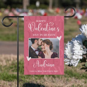 Valentijnsdag in de hemel Gepersonaliseerde herdenkingstuinvlag, aangepaste Pink Love-begraafplaats/grafdecoratie, verlies van geliefde herdenkingscadeau