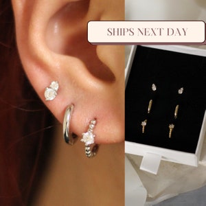 Ensemble de boucles d'oreilles Huggie en argent, Ensemble de boucles d'oreilles en diamant, Ensemble de petites boucles d'oreilles créoles, Boucles d'oreilles Huggie en diamant, Boucles d'oreilles en perles, Boucle d'oreille délicate tous les jours