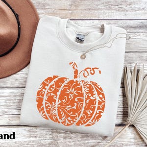 Floral Pumpkin Shirt, Halloween Shirt, Halloween Pumpkin shirt, Fall shirt, Fall Shirt for Woman, Pumpkin Shirt, Autumn Shirt