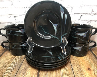 Vintage Mikasa Galleria Black Opus FK701 Calla-Lilien-Tassen und Dessertteller aus den 1980er Jahren, Japan, nicht mehr im Handel erhältlich