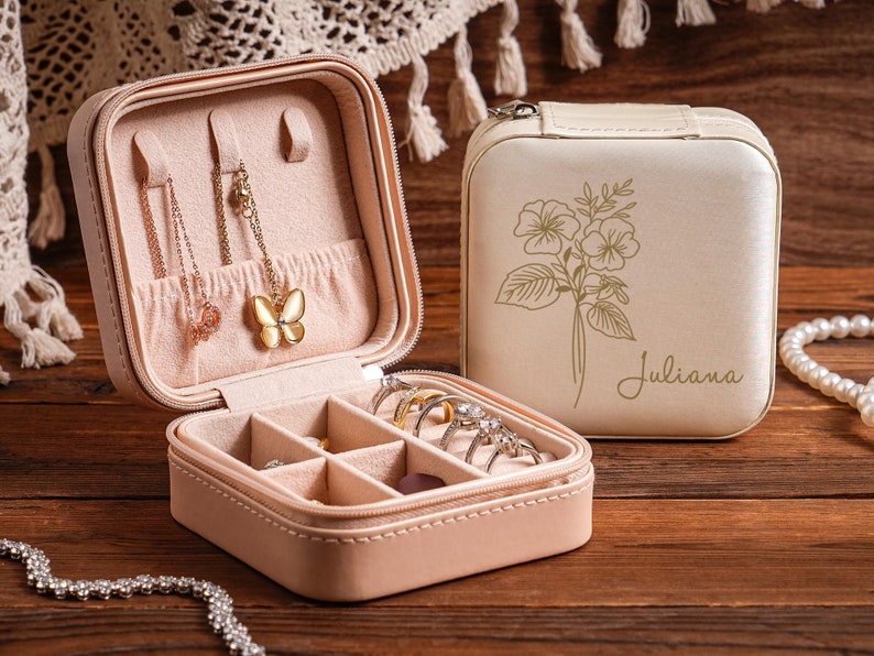 Jewelry Travel Case,Engraved Leather Jewelry Box,Birth Flower Jewelry Travel Case,Birthday Gifts for Her,Bridesmaid gift,Valentines Day Gift zdjęcie 8
