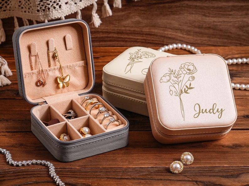 Jewelry Travel Case,Engraved Leather Jewelry Box,Birth Flower Jewelry Travel Case,Birthday Gifts for Her,Bridesmaid gift,Valentines Day Gift image 2