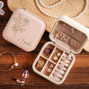 Jewelry Travel Case,Engraved Leather Jewelry Box,Birth Flower Jewelry Travel Case,Birthday Gifts for Her,Bridesmaid gift,Valentines Day Gift zdjęcie 10