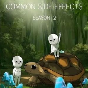 Könnte beinhalten: Illustration mit dem Text "COMMON SIDE EFFECTS SEASON 2". Eine große Schildkröte steht im Mittelpunkt, mit einer Figur auf ihrem Rücken. Zwei weitere Figuren stehen in der Nähe, umgeben von blauen Pilzen, in einer Waldszene.