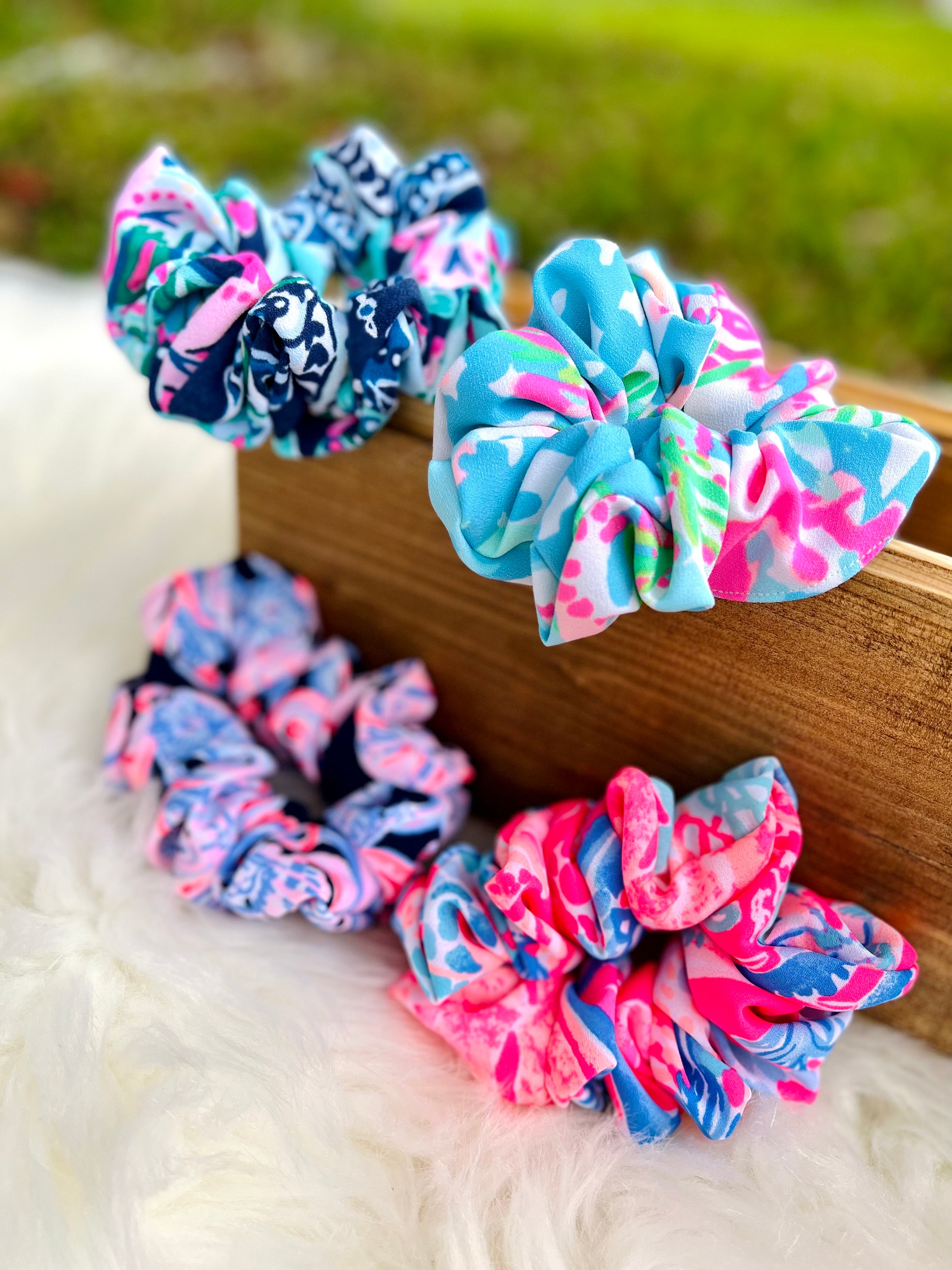Lilly Pulitzer 2-Pack Satin Scrunchies, Twisted Up/Abaco Blue Mini Scrunchie Set | Mint Condition | Lilly Pulitzer main image 2