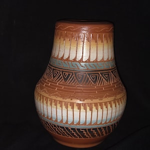 Jarrón de cerámica Navajo de Tannia Smith, grabado, estilo vintage / Firmado por un artista nativo americano del suroeste / Kirtland, Nuevo México