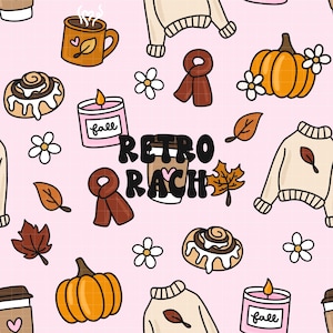 Op de afbeelding: Een herhalend patroon op een roze achtergrond met herfstthema-illustraties. Inbegrepen zijn pompoenen, truien, kaneelbroodjes, koffiekopjes, bladeren, bloemen, sjaals en kaarsen. De tekst "RETRO RACH" is ook aanwezig.