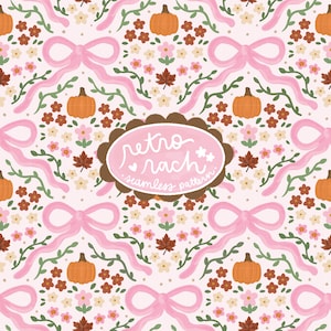 Può includere: Un motivo senza cuciture con zucche, fiocchi rosa, fiori e foglie su sfondo rosa chiaro. Il design include il testo "retro rach seamless pattern" in una cornice ovale marrone. Il tema generale è l'autunno.
