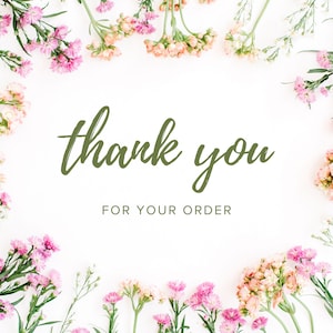 Pode incluir: Um fundo branco com uma borda floral de flores rosa, p&ecirc;ssego e brancas. As palavras "thank you" s&atilde;o escritas em verde com uma fonte cursiva, com "FOR YOUR ORDER" em uma fonte menor e sem serifa abaixo.