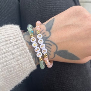 Pulsera personalizable en cuentas de cristal y letras del alfabeto, pulsera con nombre, apodo, EVJF, regalos de Navidad para novia para mamá hermana