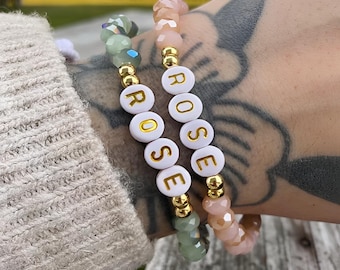 Bracelet prénom personnalisable en perles de cristal – Bracelet lettres alphabet, surnom, prénom,  mot doux – Cadeau EVJF, copine, maman