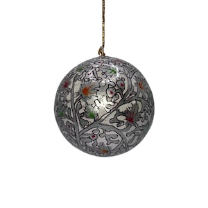 Kashmiri hand-painted papier-mâché Christmas ornament