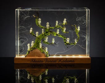 Kodama Forest Resin Lamp: Sakura Petal Sculpture, Japan-Themed Desk Art