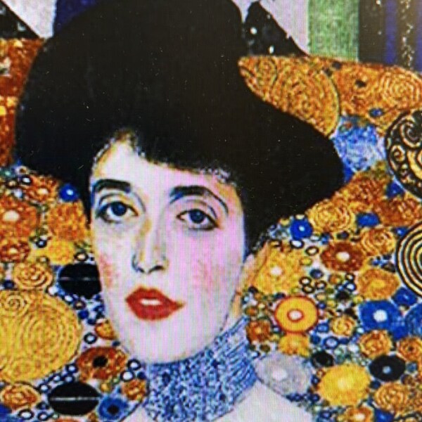 Gustav Klimt: La Dama del Abanico y su Encanto Único