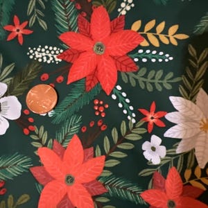 Esprit de Noël par Mia Charro pour FreeSpirit. Vendu par 1/2 mètre. 100 % coton.