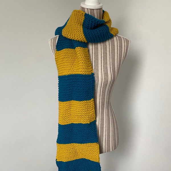 Écharpe à raryure Iconic bleu canard et jaune moutarde by Cocooning Yarns Unisexe fait main au tricot sur mesure taille adulte et enfant