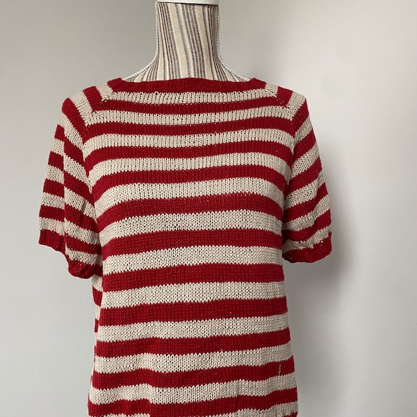 T-Shirt Iconic à rayure Blanc Crème et Rouge by Cocooning Yarns pour femme fait main au tricot sur mesure toutes les tailles XS à XXL