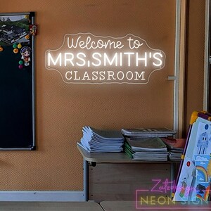 Placa de neon personalizada com nome do professor, placa com nome do professor, decoração para sala de aula, arte de parede para sala de aula, placa de boas-vindas para a sala de aula, presentes de volta às aulas, presentes para professores
