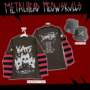 Puede incluir: Una camiseta de manga larga marrón oscuro con mangas a rayas rojas y negras, con un gráfico blanco de tres calaveras de gato al frente y texto de gira en la espalda. Se incluye un sombrero de pescador gris oscuro a juego con calaveras.