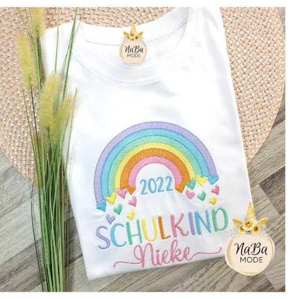 Schulkind 2024 T-Shirt Mädchen  mit Regenbogen und Name, Einschulung, Geschenk, Schulanfang, Erste Klasse Shirt, Personalisiert.