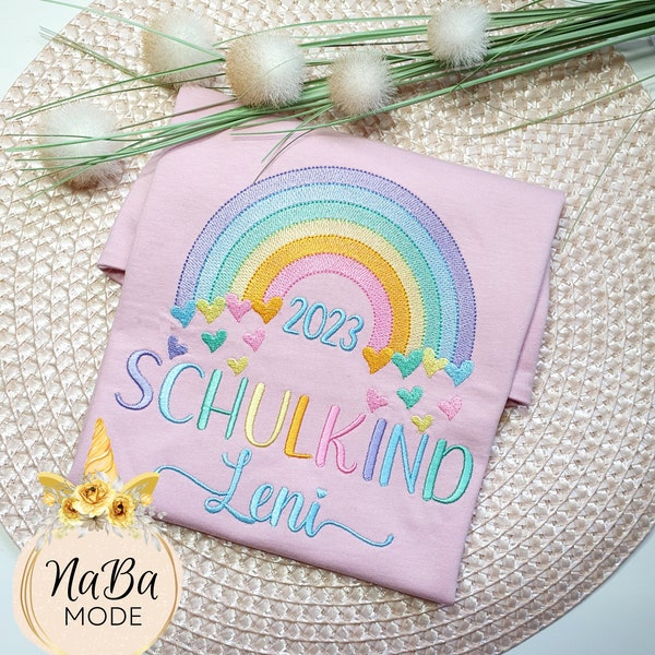 Schulkind 2024 T-Shirt Mädchen  mit Regenbogen und Name, Einschulung, Geschenk, Schulanfang, Erste Klasse Shirt, Personalisiert.