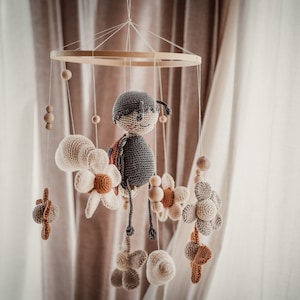 Modello all'uncinetto Boho FLOWERS MOBILE download digitale, PDF amigurumi per neonati e bambini piccoli, non un animale all'uncinetto finito, tedesco e inglese