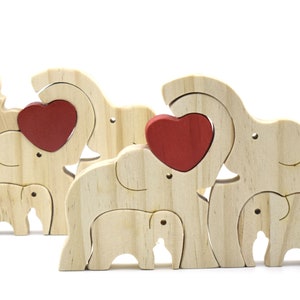 Holzelefantenfamilien-Puzzle, benutzerdefinierte Tierfiguren, Holzelefanten-Schnitzereien, personalisiertes Familiennamen-Puzzle, Muttertagsgeschenk, Kindergeschenk Bild 10